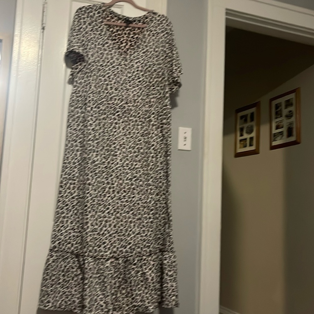 Leopard Print Short Sleeve Midi Dress - Black & White